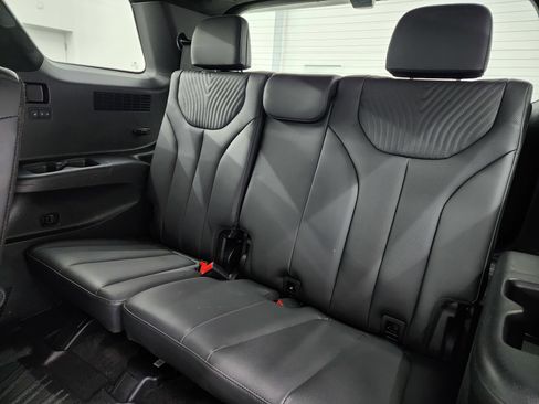 Used 2024 Hyundai Palisade Calligraphy image 10