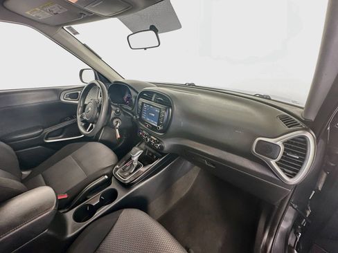 Used 2021 Kia Soul LX FWD image 25