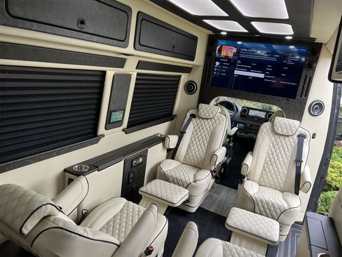Used 2021 Mercedes-Benz Sprinter 3500 image 4