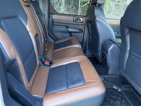 Used 2024 Ford Bronco Outer Banks image 16