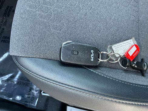 Used 2025 Kia Seltos S image 18