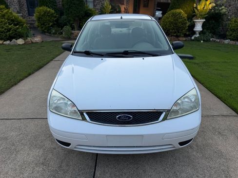 Used 2007 Ford Focus SE FWD image 3