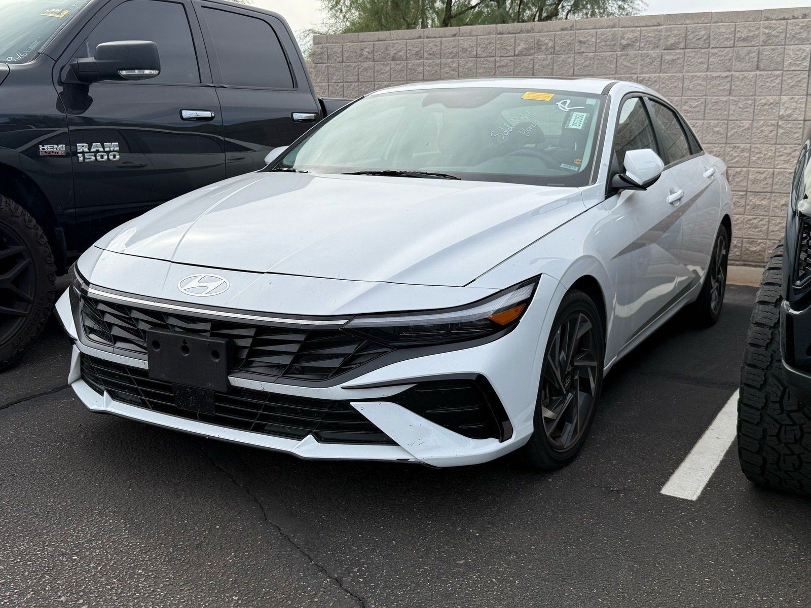Used 2025 Hyundai Elantra SEL FWD image 2