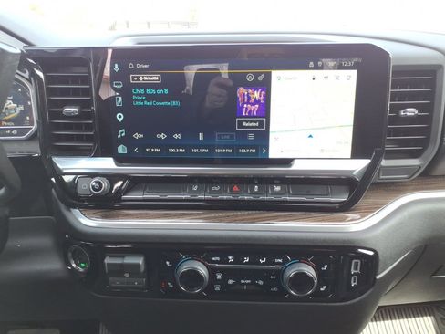 Used 2025 Chevrolet Silverado 2500 LT w/ Convenience Package image 16