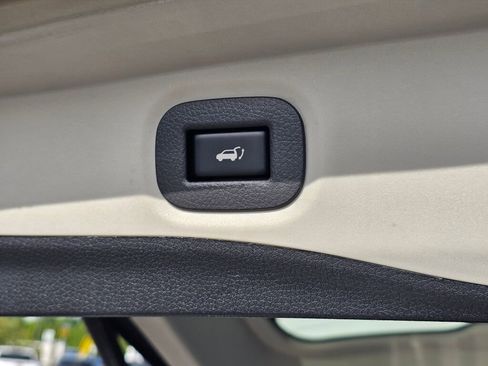 Used 2015 Nissan Rogue SL AWD/4WD image 18