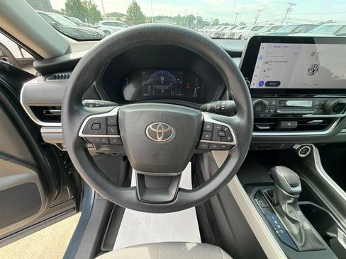 Used 2025 Toyota Grand Highlander AWD image 13