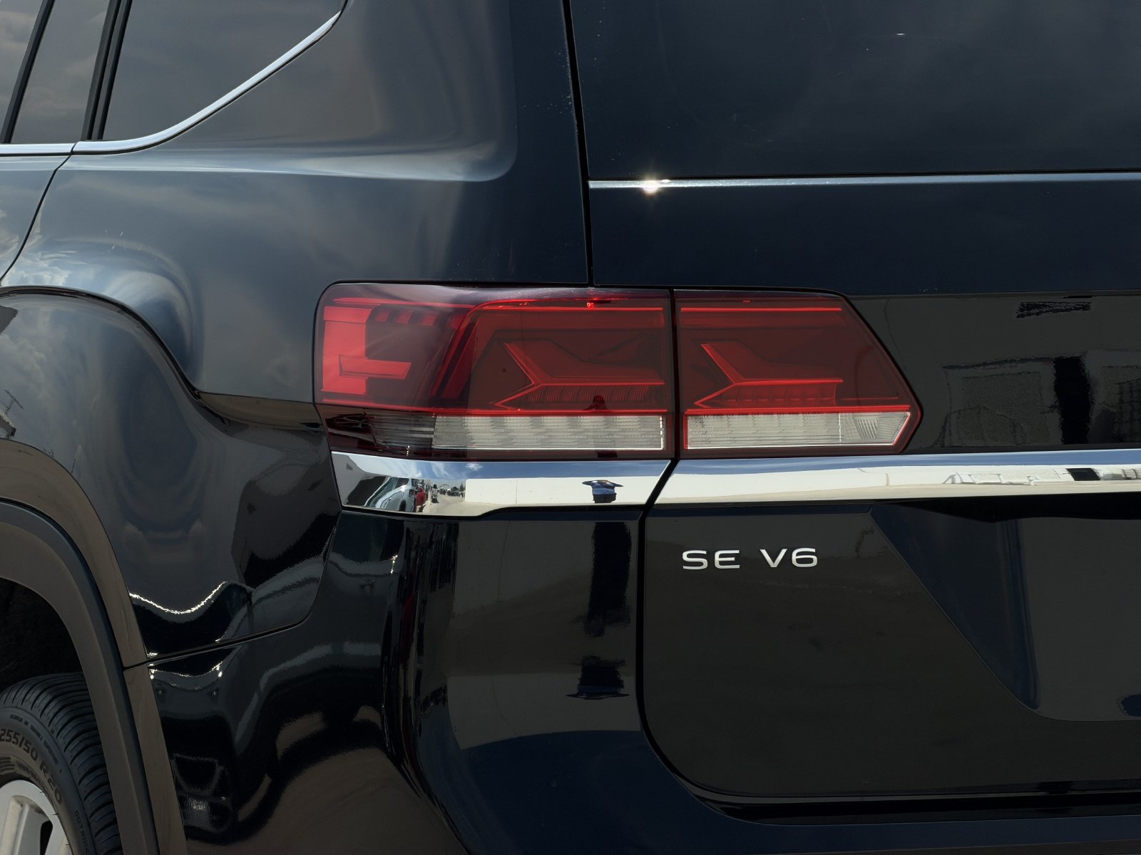 Used 2023 Volkswagen Atlas SE w/ Panoramic Sunroof Package FWD image 11