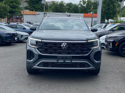 Certified 2025 Volkswagen Atlas Cross Sport SE FWD image 3