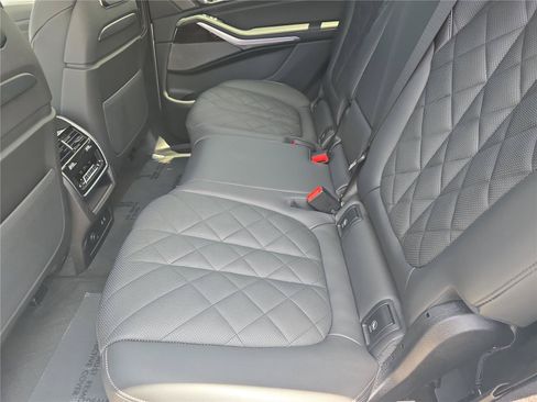 Used 2025 BMW X7 xDrive40i AWD/4WD image 14