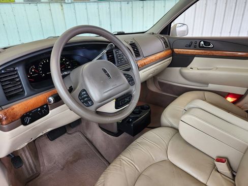 Used 2002 Lincoln Continental image 18