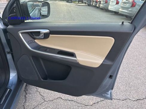 Used 2017 Volvo XC60 T6 Dynamic w/ Advanced Package image 4