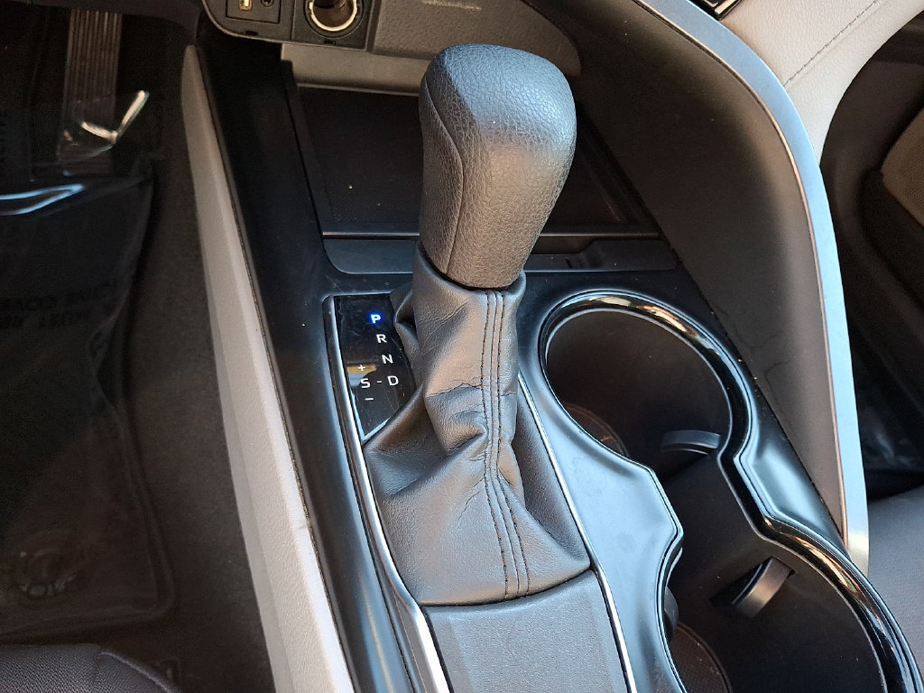 Used 2019 Toyota Camry LE w/ Convenience Package FWD image 14