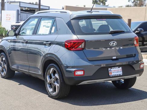 New 2026 Hyundai Venue SEL FWD image 9