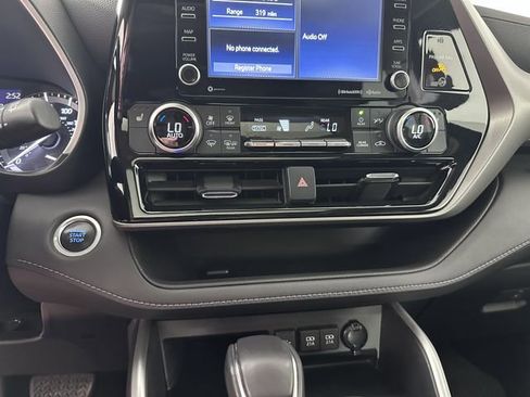 Used 2021 Toyota Highlander XLE AWD/4WD image 31