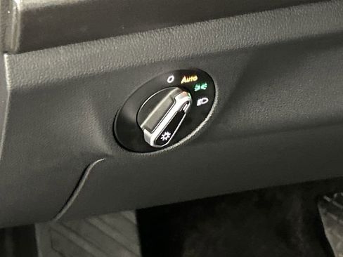 Used 2024 Volkswagen Jetta SE image 11