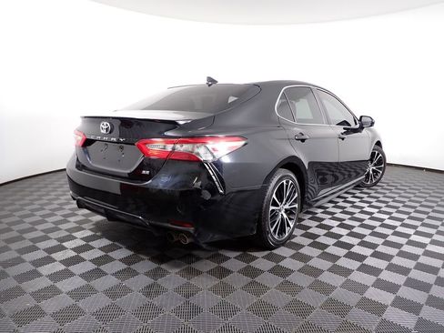 Used 2019 Toyota Camry SE FWD image 16