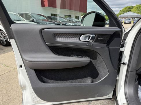 Used 2021 Volvo XC40 P8 Recharge w/ Advanced Package AWD/4WD image 10