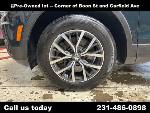 Used 2019 Volkswagen Tiguan SE w/ Panoramic Sunroof Package AWD/4WD image 11