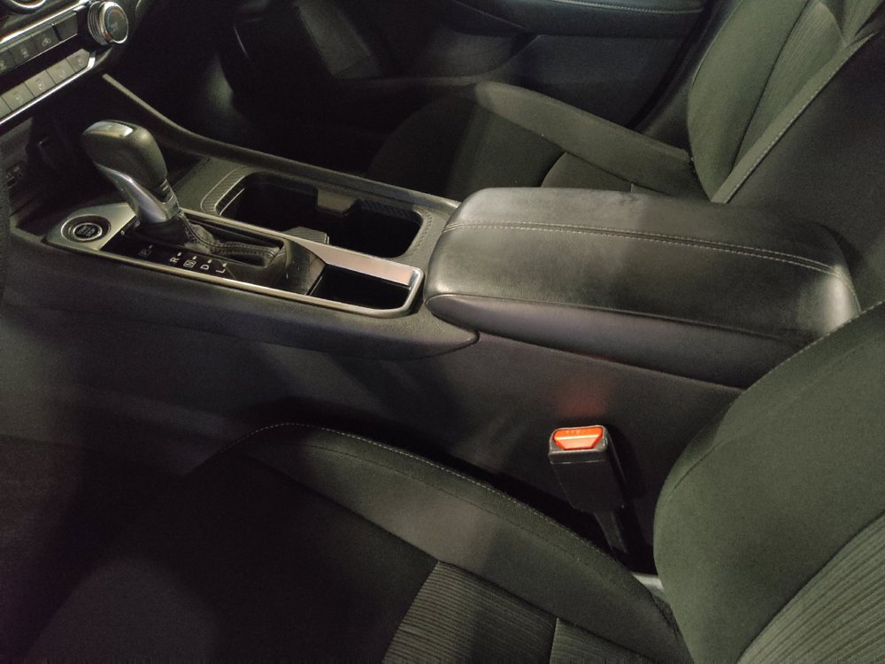 Used 2025 Nissan Sentra SV FWD image 26