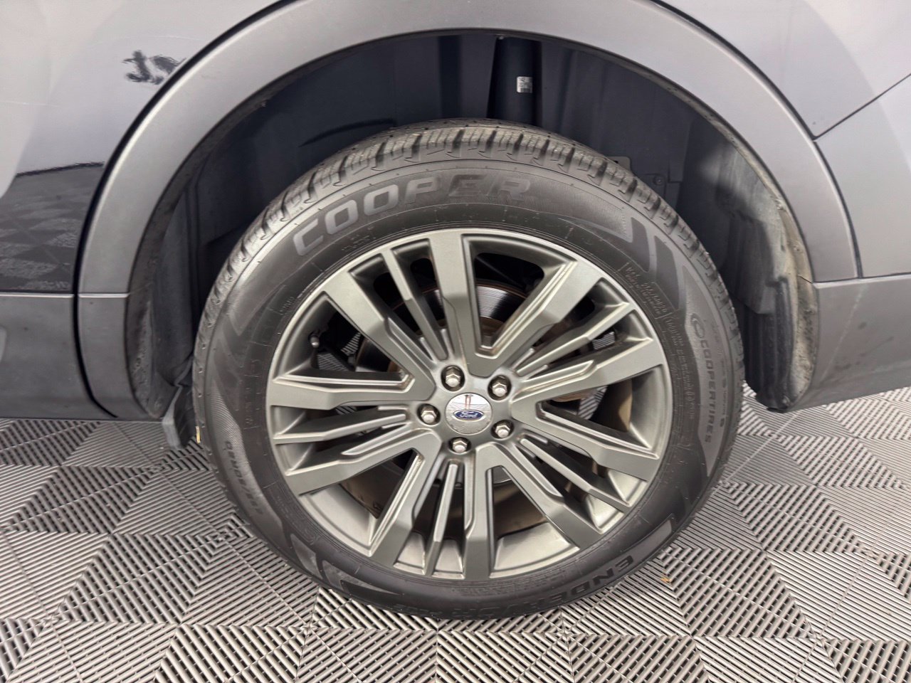 Used 2017 Ford Explorer Platinum AWD/4WD image 13