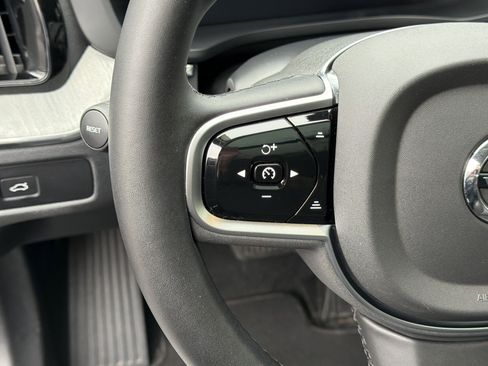 Certified 2025 Volvo XC60 B5 Plus image 19