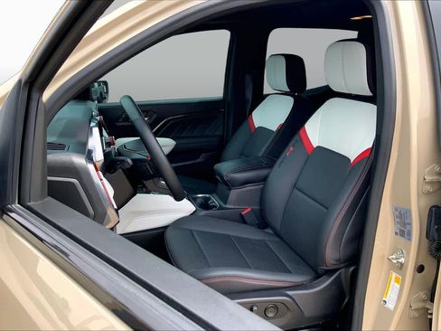 Used 2024 GMC Canyon AT4X AWD/4WD image 8