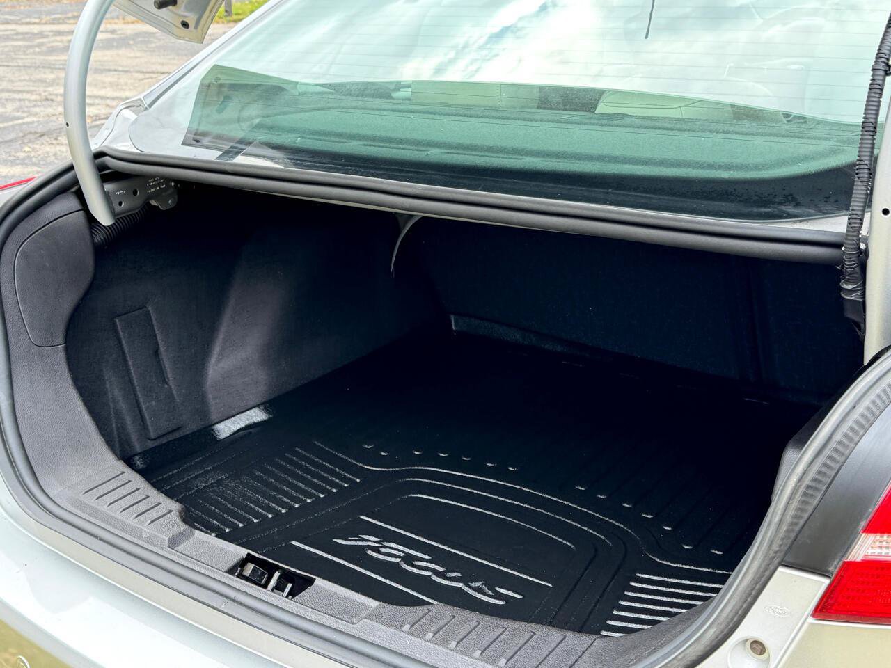 Used 2016 Ford Focus Titanium w/ Titanium Technology Package FWD image 23
