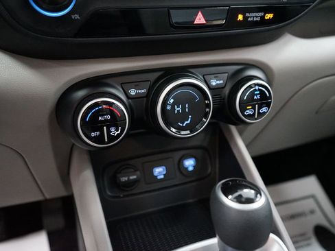 Used 2020 Hyundai Venue SEL image 33