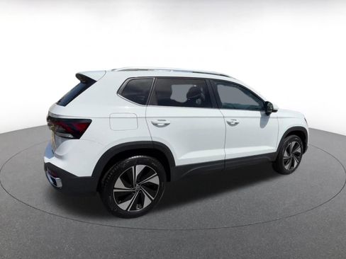 Used 2025 Volkswagen Taos SE AWD/4WD image 14