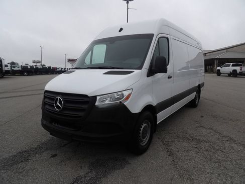Used 2023 Mercedes-Benz Sprinter 2500 image 50