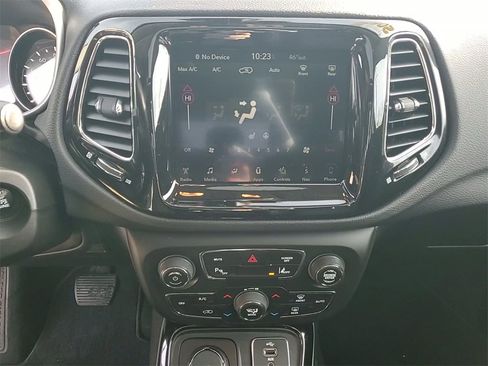 Used 2017 Jeep Compass Limited image 15