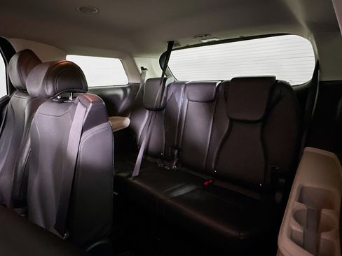 Used 2024 Kia Carnival LX image 27