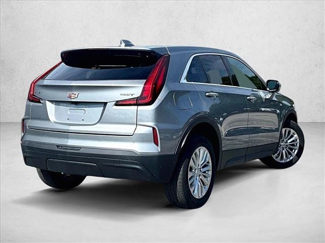 Used 2024 Cadillac XT4 Luxury w/ Cold Weather Package FWD image 2