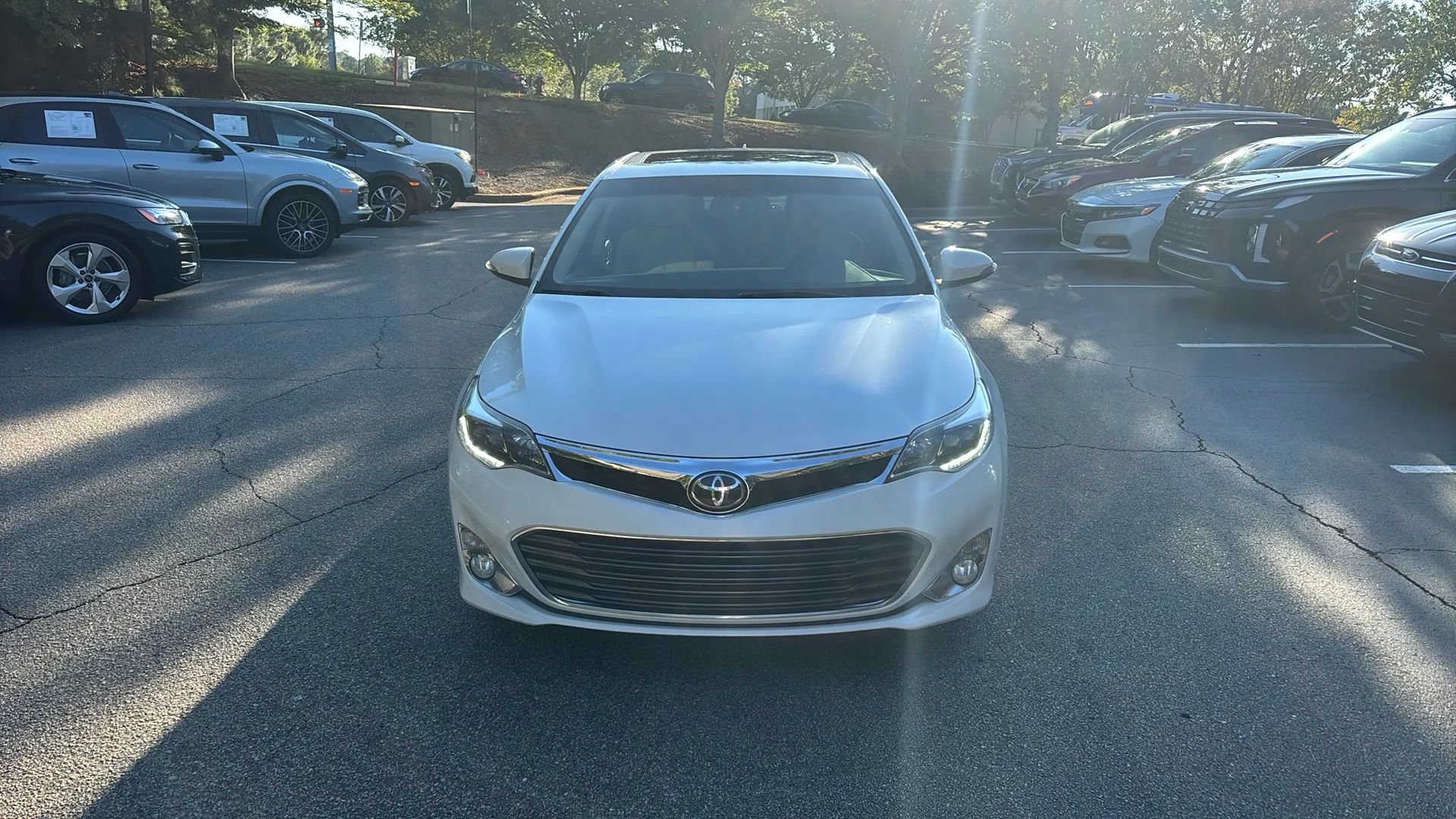 Used 2013 Toyota Avalon Limited w/ Technology Pkg FWD image 2