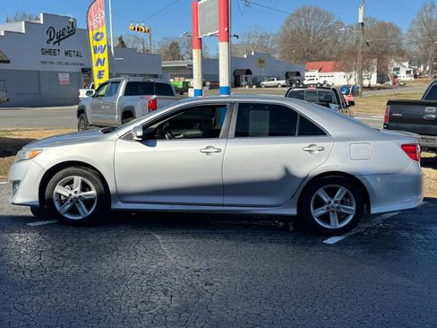 Used 2013 Toyota Camry SE FWD image 8