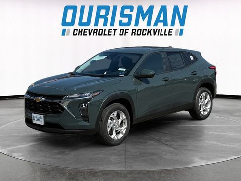 New 2026 Chevrolet Trax LS w/ LS Convenience Package FWD image 2
