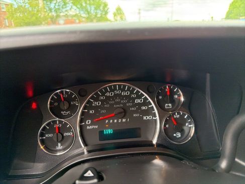 Used 2024 Chevrolet Express 2500 w/ Driver Convenience Package RWD image 15