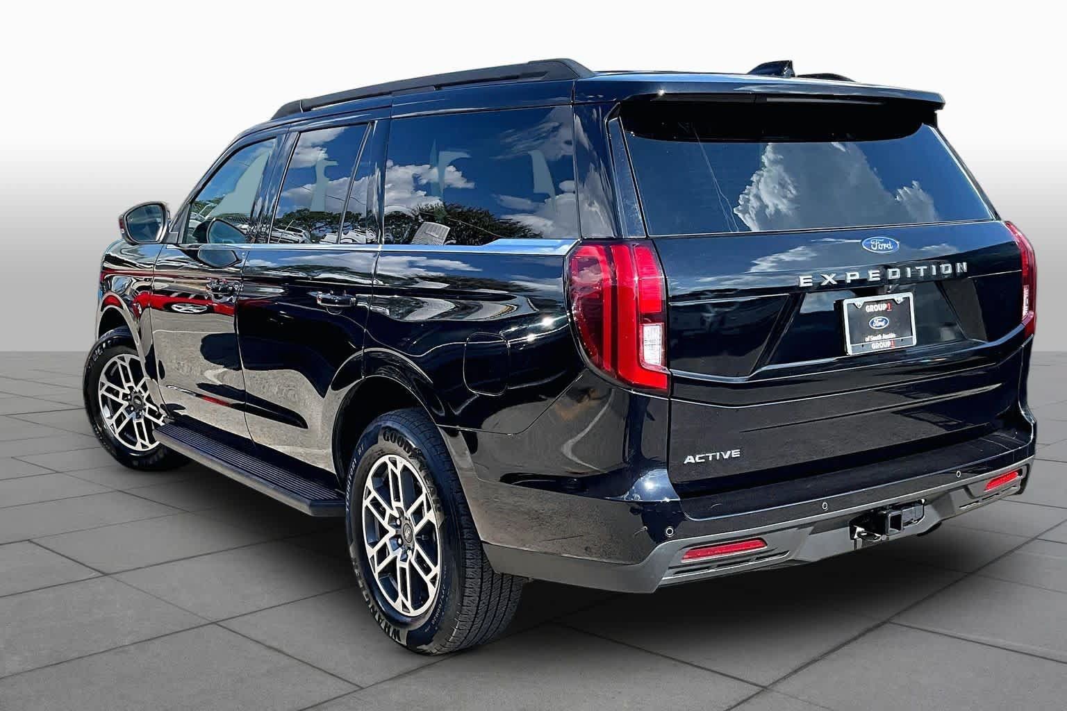 Used 2025 Ford Expedition Active RWD image 7