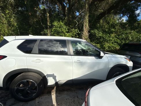 Used 2025 Nissan Rogue SV AWD/4WD image 8