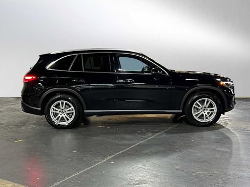 Used 2025 Mercedes-Benz GLC 300 image 2