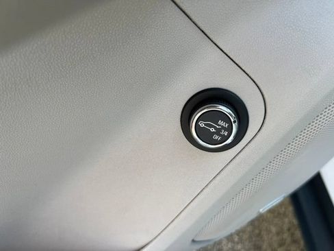 Used 2018 GMC Acadia SLT AWD/4WD image 14