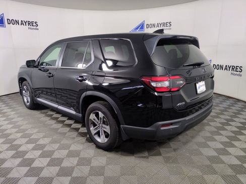 Used 2025 Honda Pilot EX-L image 3