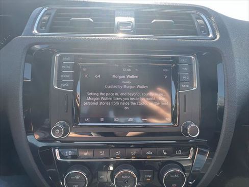 Used 2017 Volkswagen Jetta SEL FWD image 16