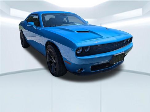 Used 2023 Dodge Challenger SXT w/ Blacktop Package image 4