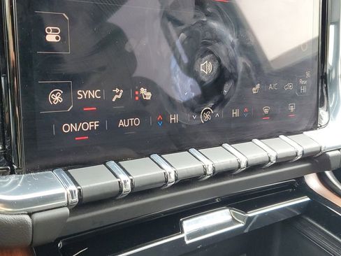 Used 2025 GMC Yukon Denali image 28