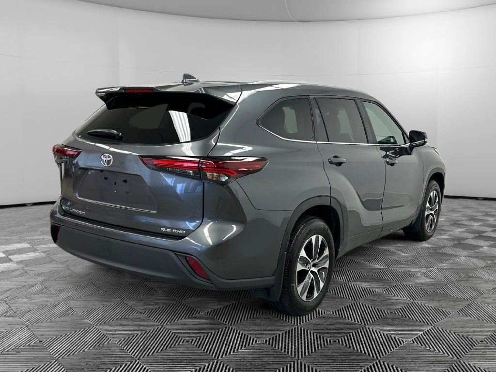 Used 2025 Toyota Highlander XLE AWD/4WD image 6