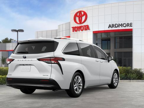 New 2025 Toyota Sienna Limited image 29