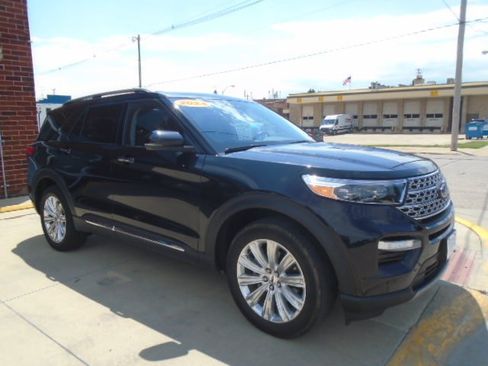 Used 2024 Ford Explorer Limited w/ Limited Technology Package AWD/4WD image 16
