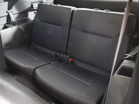 New 2025 Mitsubishi Outlander SE image 34