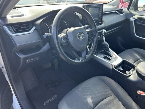 Used 2019 Toyota RAV4 LE w/ Carpet Mat Package FWD image 10